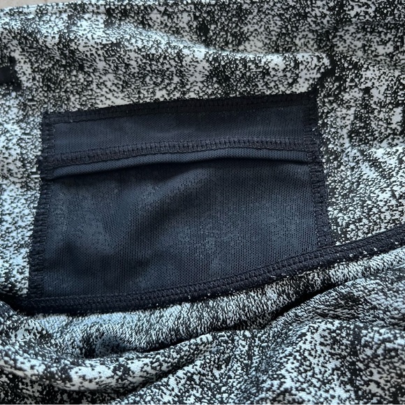 COPY - Kirkland black and white leggings size medium - Picture 7 of 9